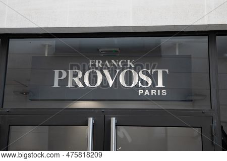 Lyon , Aura France - 04 27 2023 : Franck Provost Text Sign Chain And Brand Logo On Wall Facade Entra