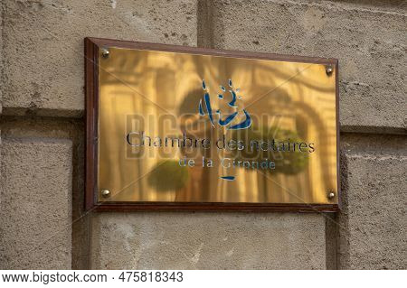 Lyon , Aura France - 05 01 2023 : Notaire Chambre Des Notaires De Gironde France Text Golden Signage
