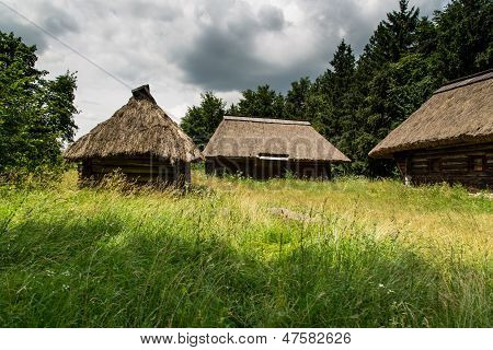 Dřevěný statek v Pyrohiv na Ukrajině