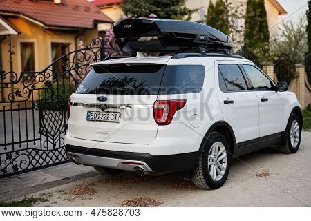 Ternopil, Ukraine -may, 2023: Ford Explorer Family Car With Roof Rack Thule Motion Xxl Box In Ukrain
