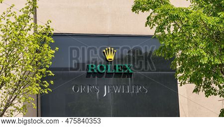 Pittsburgh, Pennsylvania, Usa April 27, 2023 A Rolex Sign Above A Weathered Orr's Jewelers Sign On F