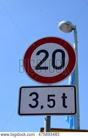 Limit 20 Kph On A Damaged Bridge, For Vehicles Above 3.5 Tons