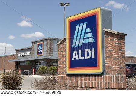 Warsaw - Circa May 2023: Aldi Discount Supermarket. Aldi Sells A Range Of Grocery Items, Including P
