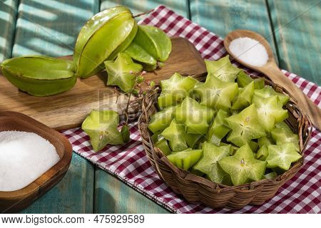 Star Fruit Or Carambola Green - Averrhoa Carambola; Photo On Wooden Background