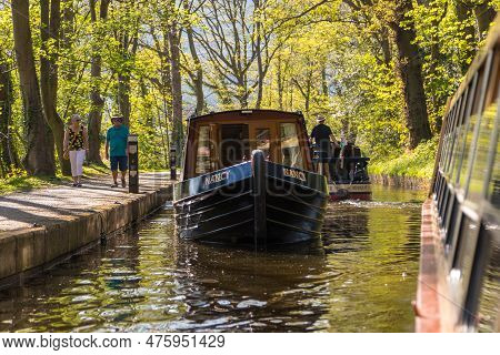 Llangollen, Dengighshire Wales - 21 April 2019: Narrow Boats On The Llangollen Canal As It Crosses T