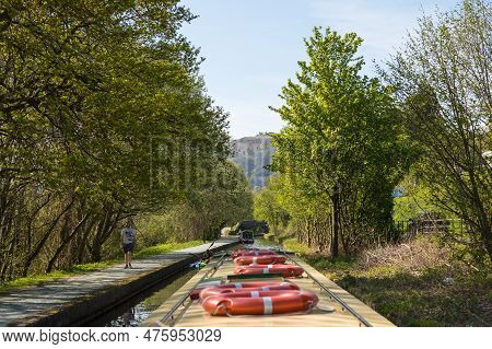 Llangollen, Dengighshire Wales - 21 April 2019: Narrow Boats On The Llangollen Canal As It Crosses T