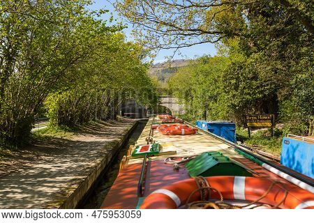 Llangollen, Dengighshire Wales - 21 April 2019: Narrow Boats On The Llangollen Canal As It Crosses T