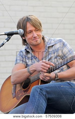 Keith Urban  at a free acoustic concert by Keith Urban, sponsored by Verizon Wireless and Samsung Mobile, Verizon Wireless Store, Pasadena, CA. 11-21-09