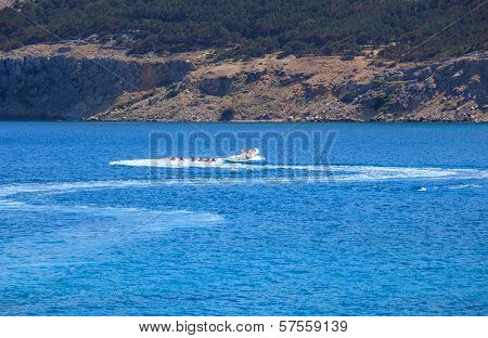 Water Play, Baska