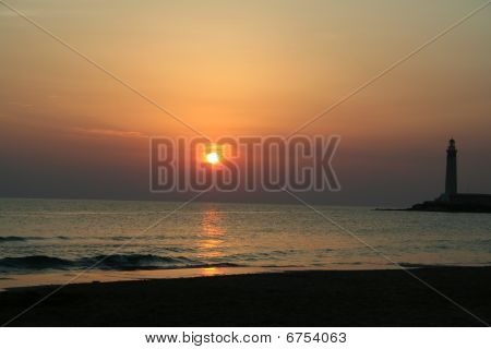 Sunsetnear um lighhouse