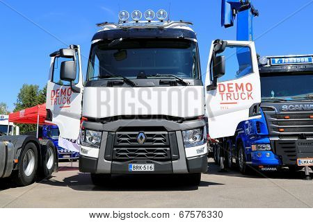 White Renault T480 Show Truck