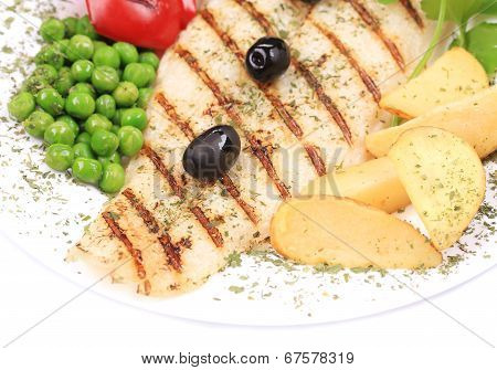 Grilled fish with popatoes.