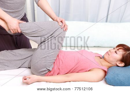 woman getting chiropractic