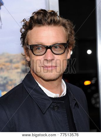 LOS ANGELES - NOV 19:  Simon Baker arrives to the 