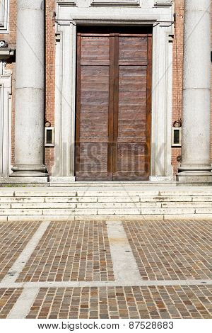 Italy  Lombardy     In  The Somma Lombardo Old   Church  Closed      Wall