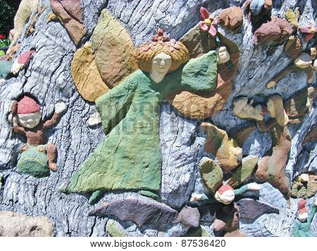 Figurines on the trunk of a tree