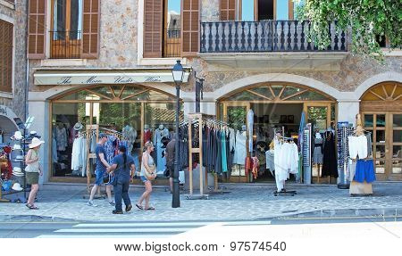Valldemossa Shopping Scene