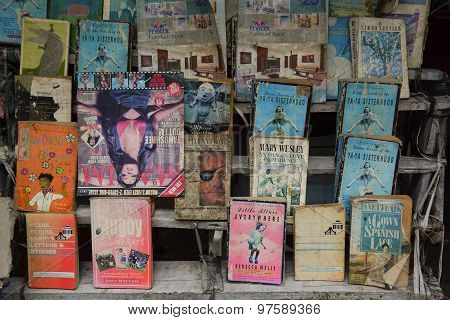 Street Seller Sell Second Hand Books In Kolkata