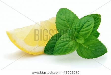 Lemon slices with peppermint