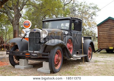 น้ำพุสีเขียวโคฟ ฟลอริด้า - วันที่ 3 เมษายน: 1930 เป็นรถบรรทุกฟอร์ดรุ่น A อยู่แสดงที่ Fa เขตดิน