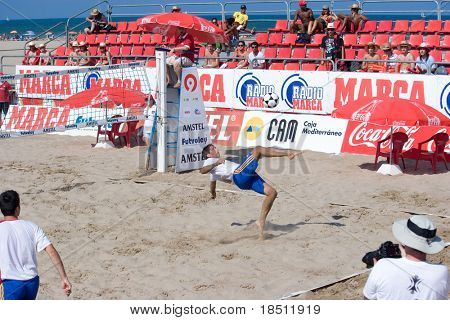 VALENCIA, España - 17 de julio: Voleibol fútbol equipos participan en la ciudad de Valencia XIII playa tan