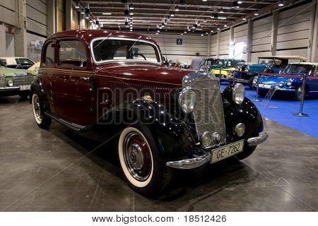 VALENCIA, Hiszpania - 22 października: 1937 Mercedes Benz 170V jest na wystawie w 2010 r. Motor Epoca Montegonzi