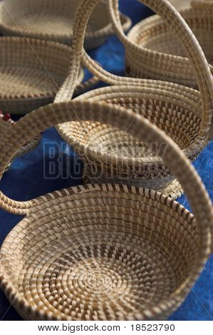 Sweetgrass cestini in fila per la vendita
