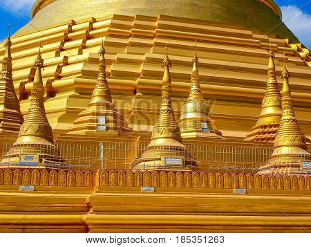 Shwedagon Pagoda, Yangon Myanmar.