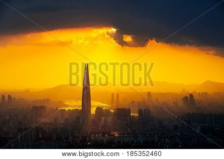 Sunset And Beautiful Sky At Lotte World Mall In Seoul,south Korea.the Best View Of South Korea At Na