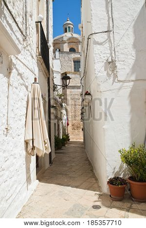 Characteristic alleyway of Locorotondo. Puglia. Southern Italy.