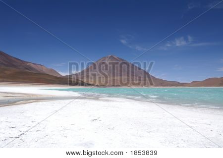 Laguna Verde en el Altiplano de Bolivia