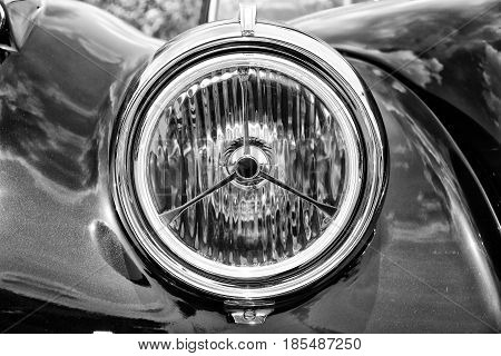 Berlin - May 11: Headlamp Sports Car Jaguar Xk140 Roadster, (black And White), 26Th Oldtimer-tage Be