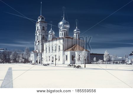 The landscape is shot on a specially installed camera on which a filter is installed that does not allow the visible range of light to be visible. But only infrared radiation. With this shooting the grass and foliage of the trees in white pink or red colo