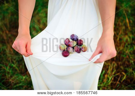 Beautiful Bride Holding A Lot Of Cream, A Wonderful Summer Day