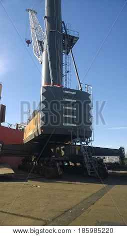 Self-propelled Port Crane. Mobile Platform For Moving The Lifting Mechanism.
