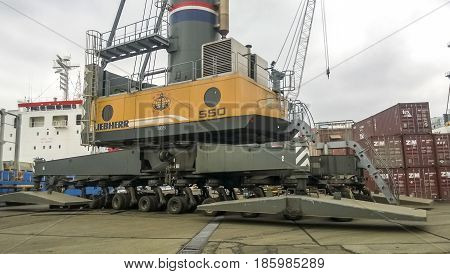 Self-propelled Port Crane. Mobile Platform For Moving The Lifting Mechanism.