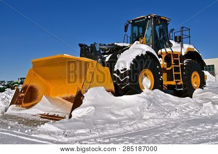 Moorhead, Minnesota, February 14, 2019: A Huge  4-wheel Drive Tractor With A Massive Bucket For Snow