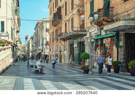 San Remo, Italy, September 18, 2018:  Impression Of The Via  Giacomo Matteotti In The Center Of The 