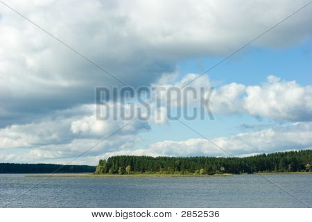 Nuvole sopra il lago