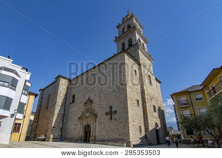 Ponferrada, Leon, Spain; June 2017: View Of Belltower And The Basilica Of The Encina In The Square O