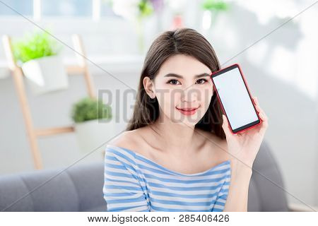 Pretty Woman Show Her Brandnew Smart Phone With Empty Screen