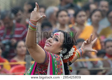 Kolkata , India - March 1, 2018: Girl Dancer, Dressed In Sari - Traditional Bengali Indian Dress And