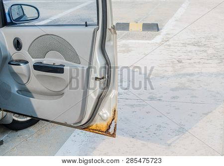 Rusty Passenger Side Car Door