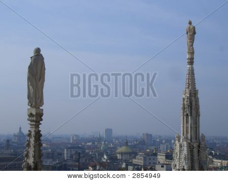 Dak beelden op de kathedraal Duomo, Milan, Italië