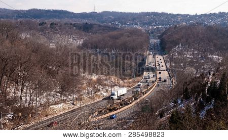 Pittsburgh, Pennsylvania, Usa 02/21/2019 The Parkway East, State Route 376 Traffic Before The Squirr