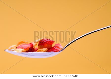 与上个勺子草莓麦片