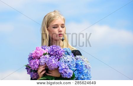 Allergy Free Life. Stop Allergy Blooming Season. Enjoy Spring Without Allergy. Springtime Bloom. Pol