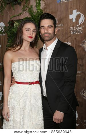 LOS ANGELES - FEB 20:  Sophie Skelton, Jeff Gum at the Global Green 2019 Pre-Oscar Gala at the Four Seasons Hotel on February 20, 2019 in Beverly Hills, CA