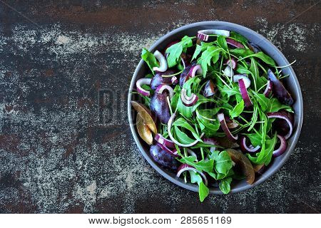 Healthy Salad With Arugula, Plum And Blue Onions In A Bowl On A Stylish Shabby Background. Vegan Bow