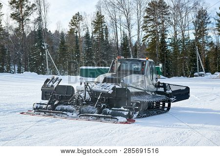 Snowcat On The Mountain Frosty Winter Day. Snowcat Is Equal To Snow On A Ski Slope In A Ski Resort. 